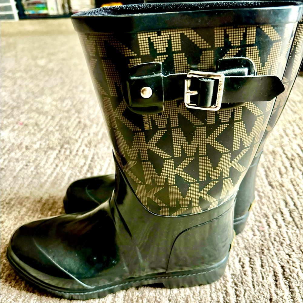 Michael Kors Black and Cream Buckle Rain Boots